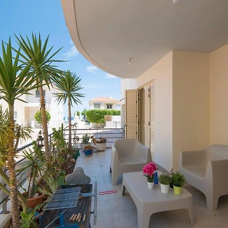 Apartments For Holidays Paralímni Kültér fotó