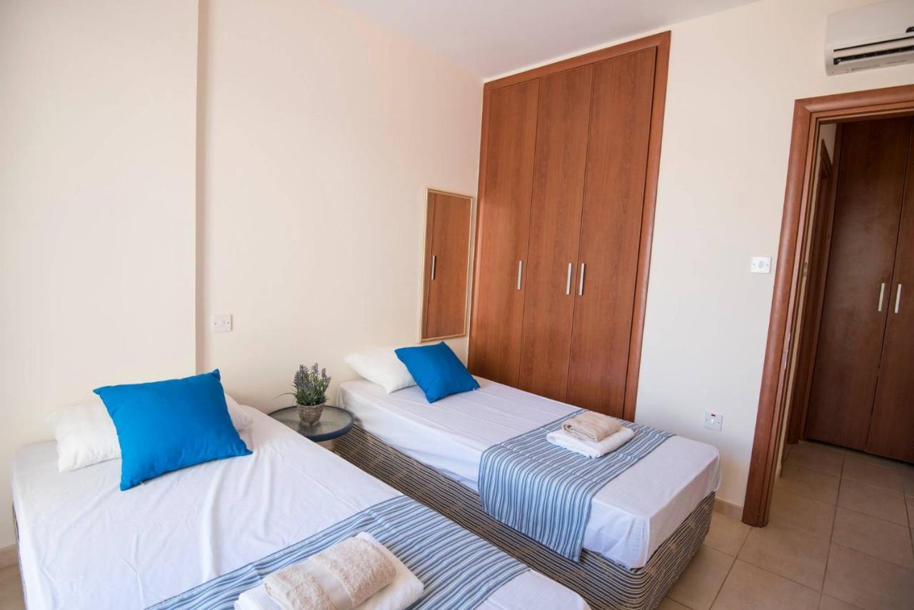 Apartments For Holidays Paralímni Kültér fotó