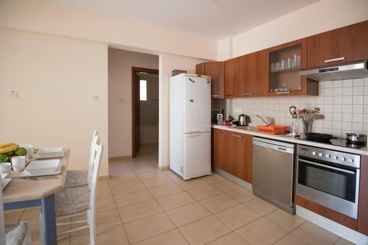 Apartments For Holidays Paralímni Kültér fotó