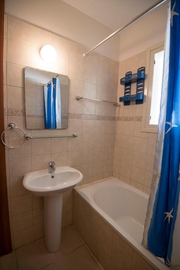 Apartments For Holidays Paralímni Kültér fotó