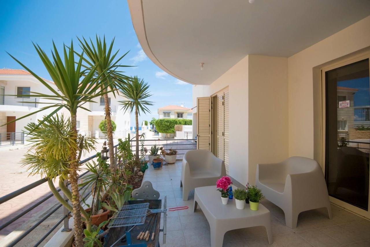 Apartments For Holidays Paralímni Kültér fotó